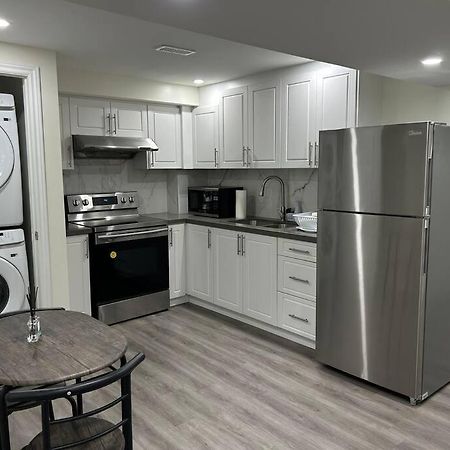 2 Bedroom Private Apartment With Private Entrance Брамптън Екстериор снимка
