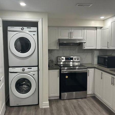 2 Bedroom Private Apartment With Private Entrance Брамптън Екстериор снимка